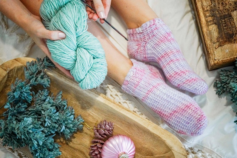 Simple & Best Crochet Sock Pattern, Instant Download, Easy to follow crochet pattern with video, footwear fashion, beginner crochet pattern imagen 3