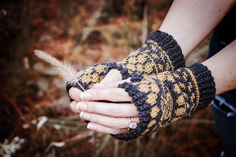 Bee Cutest Crochet Mitten Pattern Instant Download PDF Pattern Video, One Size Crochet Pattern, Winter Fingerless Glove Mitten Accessories image 6