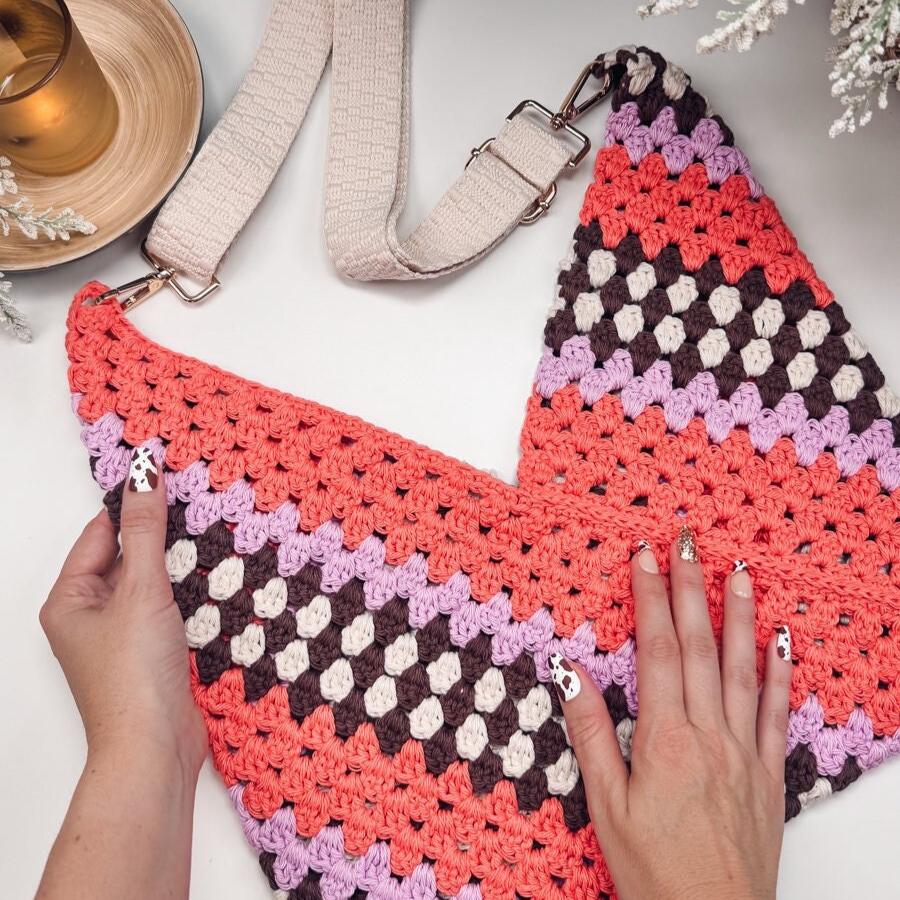 CROCHET PATTERN + VIDEO Granny Swift Crochet Bag Pattern, Digital Download. Easy Crochet Bag With A Video Tutorial. Granny Stitch Quick Bag.
