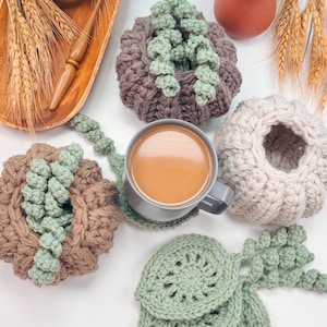 CROCHET PATTERN + VIDEO Crochet Pumpkin with Leaf Coasters - Nesting leaf coasters in a pumpkin, Fall home decor, Video tutorial!
