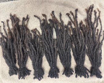 ¡5,5 años de crecimiento natural! Extensiones de rastas/locs de cabello humano auténtico – Negro/Marrón natural – Paquetes limpios cortados a mano – Varios largos