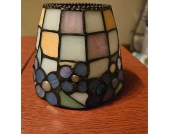 Vintage lampskärm i färgat glas, blommig pastellmosaik, blyinfattat glas, liten skärm