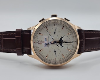 Reloj de pulsera analógico para hombre Jaeger-LeCoultre Master Control Calendar Chronograph vintage con esfera blanquecina y correa de cuero marrón.