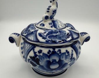Vintage Russian Gzhel Hand Painted Porcelain Lidded Sugar Bowl Bird Finial Blue & White Signed Artist