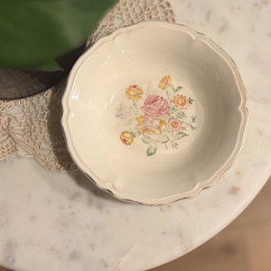 Bol vintage en papier transfert floral Knowles | Plat en poterie crème festonné
