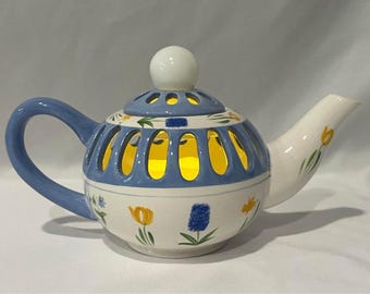 Bougeoir théière avec fleurs printanières