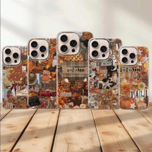 Op de afbeelding: Vijf smartphonehoesjes met collage-stijl ontwerpen met herfstthema's. De patronen bevatten oranje pompoenen, herfstbladeren, teddyberen, spoken en tekstelementen zoals 'autumn' en 'fall'. Elk hoesje heeft een transparante rand en camera-uitsparing.