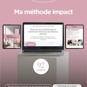 Peut inclure: Un e-book intitulé Ma méthode impact comprenant un ordinateur portable affichant une stratégie en six étapes, deux tablettes montrant des modèles et une liste de contrôle, ainsi qu'un badge circulaire indiquant 92 pages sur fond rose.