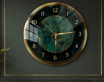 Reloj de pared de cristal con mármol verde esmeralda, decoración moderna de lujo en color dorado.