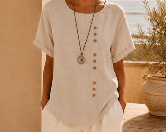 Céleste-blus i linne och bomull – naturlig elegans och avslappnad passform