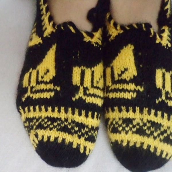 Handmade Women Slippers, Unique Turkish Knitted slippers, Authentic footwear, Stylish foot warm Traditional Socks.