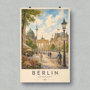Könnte beinhalten: Ein vertikales Poster mit einer gemalten Szene von Berlin, Deutschland, das das Brandenburger Tor, den Fernsehturm und den Berliner Dom zeigt. Im Vordergrund sind eine Straße mit einem Radfahrer, Fußgängern, einer Laterne und Blumen zu sehen. Der Text lautet BERLIN GERMANY.