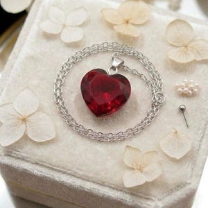 Collier en rubis rouge de laboratoire en forme de cœur, pendentif facetté, finition or et argent, pierre de naissance de juillet