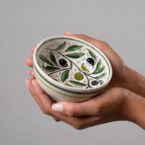 Handgefertigte palästinensische Keramikschale – 12 cm – Olivenmuster – Traditionelle Töpferei aus Palästina