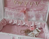 Shabby Chic Painted A Very Pretty Pink Antique Vintage Case Trunk Suitcase