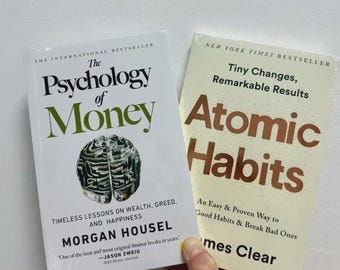 Paquete de libros Psicología del dinero y Hábitos atómicos: Mentalidad de riqueza, hábitos de éxito y guía de superación personal.