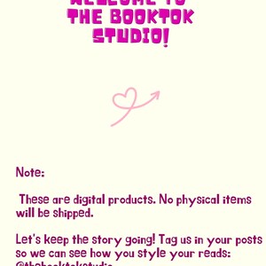 Pode incluir: An&uacute;ncio de produto digital com o texto "WELCOME TO THE BOOKTOK STUDIO!" em letras rosa bolha. Um cora&ccedil;&atilde;o rosa com uma seta est&aacute; acima do texto. O texto "Estes s&atilde;o produtos digitais. Nenhum item f&iacute;sico ser&aacute; enviado" tamb&eacute;m est&aacute; inclu&iacute;do.