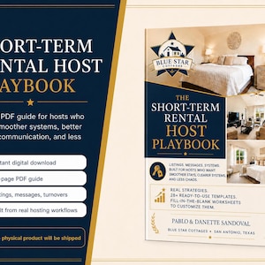 Könnte beinhalten: Ein digitales PDF-Handbuch mit dem Titel "The Short-Term Rental Host Playbook". Das Buch hat einen marineblauen Einband mit goldenem Text und Akzenten. Es bietet Gastgebern Ratschläge zu reibungsloseren Systemen und besserer Kommunikation.