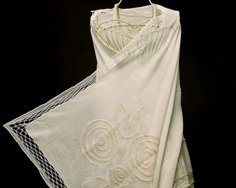Handmade White Shawl, Ivory White  Embroidered Shawl, Roses Wrap, Bridal shawl, White Lace Shawl, Retro White Shawl, Gift for her