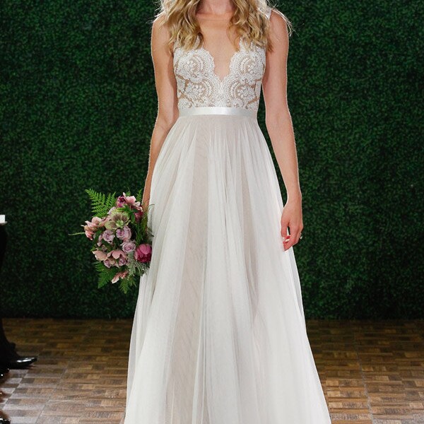 2015 - Waters İnspired Wedding dress , Romantic , V back with a net , lace , absolutely number one .