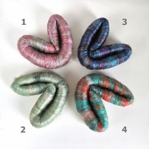 Fibra Rolags Punis 30 g/1,05 oz - Mezclada a mano para hilado y fieltrado. Lana merino, seda tussah. Fibra teñida a mano, fibra para hilado, hilo artístico.