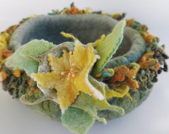 Wool Felted Fiber Art Bowl. Eye-catching Table Centerpiece. Handcrafted Home Decor. Stylish Artisan Tableware, Fruit Storage. Green - Yellow