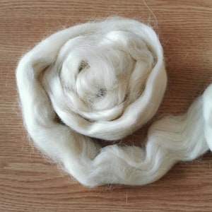 Fibre de laine alpaga, mèche non colorée, blanc naturel, 100 g/3,5 onces Dessus en laine pour cardage, filage, feutrage, feutrage créatif Rolags et laine.