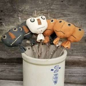 Set of 3 Primitive Haunted Pumpkins ~ Pumpkin Pokes ~ Primitive Halloween Decor ~ Primitive Decor ~ Primitive Fall Decor ~ Fabric Pumpkins