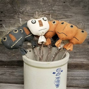 Primitive Haunted Pumpkins ~ Pumpkin Pokes ~ Primitive Halloween Decor ~ Primitive Decor ~ Primitive Fall Decor ~ Fabric Pumpkins ~ Spooky