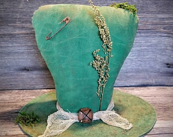 Primitive Leprechaun Hat Tablesitter ~ St Patrick's Day Decor  ~ Irish Decor ~ Irish Decorations ~ Green Decorations ~ St Patty's Day Decor