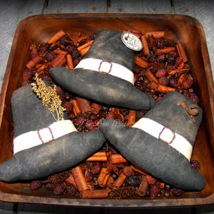 Thanksgiving Decor ~ Bowl Fillers ~ Pilgrim Hat ~ Ornaments ~ Primitive Decor ~ Primitive Fall ~ Teired Tray Decor ~ Primitive Bowl Fillers