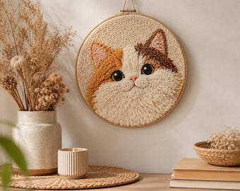 Patrón PDF de bordado con aguja perforadora de gato calico, retrato esponjoso en aro, tutorial para tapiz de pared con mechones, decoración de mascotas original
