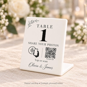Letrero personalizado con número de mesa para bodas con NFC y función para compartir fotos mediante código QR.