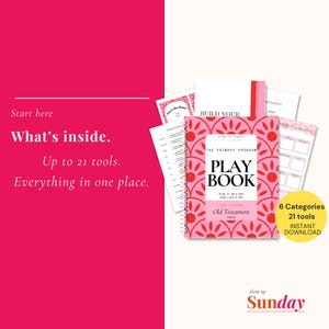 Könnte beinhalten: Ein rosa und weißes Play Book mit dem Text "The Primary Program" und "Old Testament" ist von anderen Planungswerkzeugen umgeben. Das Bild enthält den Text "What's inside. Up to 21 tools. Everything in one place."