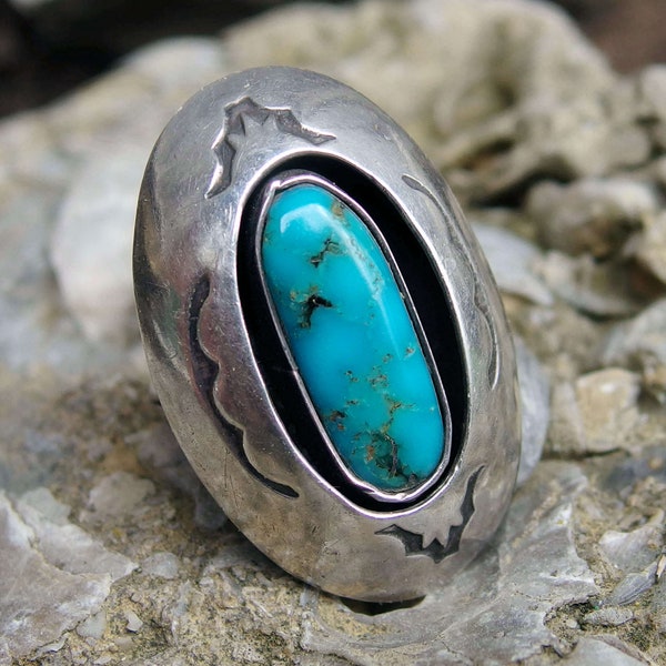 Silver Turquoise Oval Shadowbox Ring, Split Shank, Incised Detail, Sz 6 1/2, 6g
