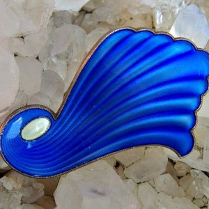 Elvik & Co Mid Century Brooch or Pin, Striking Cobalt Blue and Pearl White Stylized Shell, Gold Wash, Signed, Beautiful Rare Style
