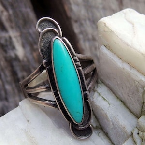 Maisel&#39;s Sterling Aqua Turquoise Ring, Slim Stone, Curved Silver Ends, Size 8, Signed