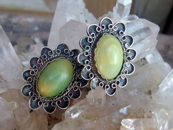 Boucles D'oreilles Pierres Vert Anis Sur Métal Argenté Sans Nickel - Neuves étiquetées