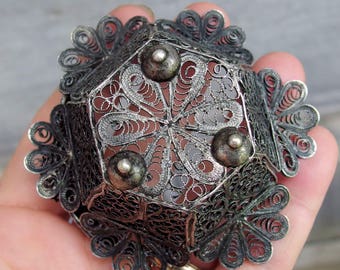 エトルリア風の銀線細工のワイヤーバスケット、複雑な花柄、蝶番式の