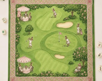 THE GOLF CLUB Preppy golf mahjongmat: speelse tafelmat voor game-avond, mahjongcadeau, mahjongaccessoires, groenroze countryclubmat