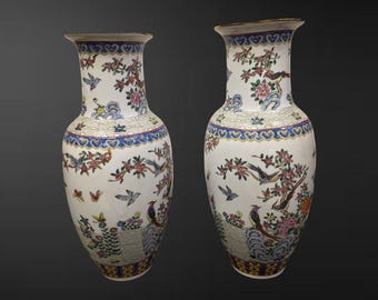 Paire de vases en porcelaine de Chine « Faisan et pivoine » de la famille rose, uniques en leur genre