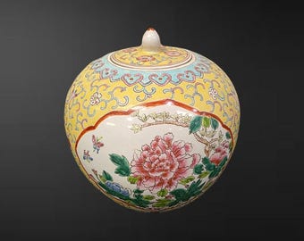 Pot de gingembre et couvercle « Pivoine et papillon » jaune-fond de la famille rose chinois, pièce unique en son genre