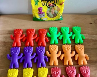 Colgante para zuecos con forma de personaje de caramelo ácido impreso en 3D / Divertido accesorio para zapatos / Colgante novedoso para Crocs / Regalo de dulces