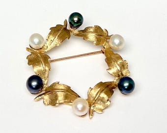 Vintage 14k Yellow Gold Pearl Brooch: Florentine Leaf Circle Pin