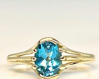 Vintage Oval Blue Topaz 10k Yellow Gold Ring