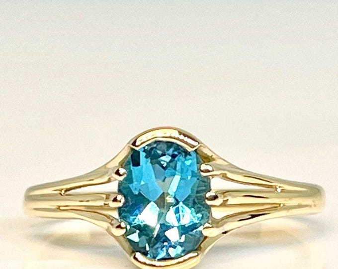 Vintage Oval Blue Topaz 10k Yellow Gold Ring