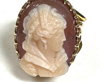 14 Karat Yellow Gold Split Shank Cameo Ring, Stone Cameo Ring