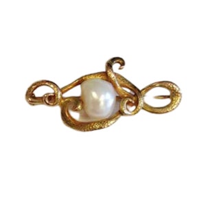 Victorian 15 Karat Yellow Gold Baroque Pearl Pin: Snake Design