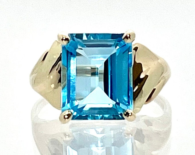 Vintage 10 Karat Yellow Gold Blue Topaz Ring, Blue Topaz Ring, Vintage Blue Topaz Ring