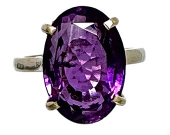 Timeless Vintage Sterling Silver Amethyst Ring - Decorative Basket Head - Oval Amethyst Gemstone